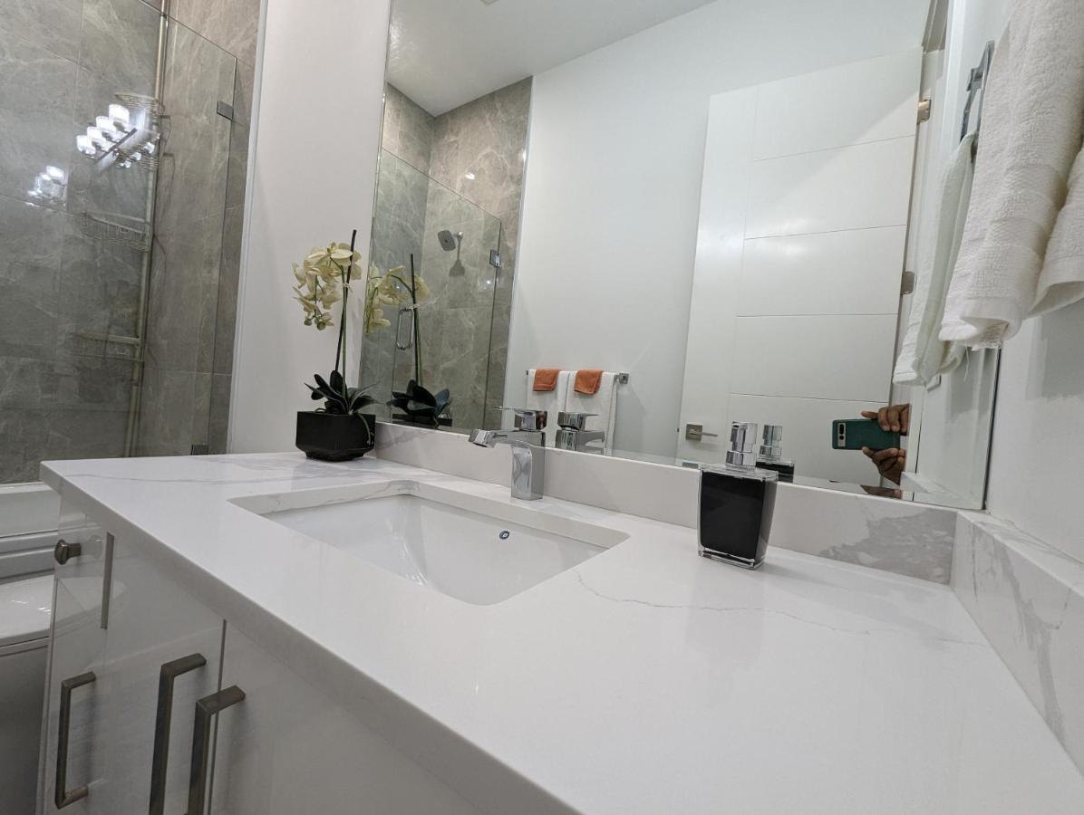 Modern & Luxurious Suites In Surrey Exterior foto